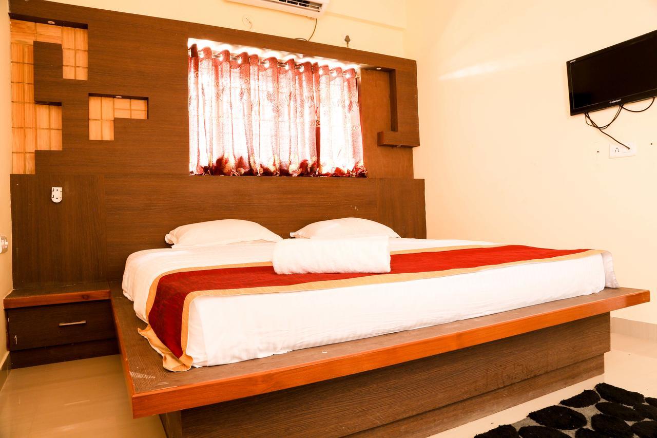 Golds Club & Resort Bayappanhalli Ngoại thất bức ảnh